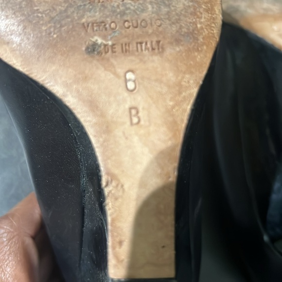 Kate Spade Black Patent Leather Wedge Heels Womens Gold Metal Bow Detail 6B - Picture 8 of 10